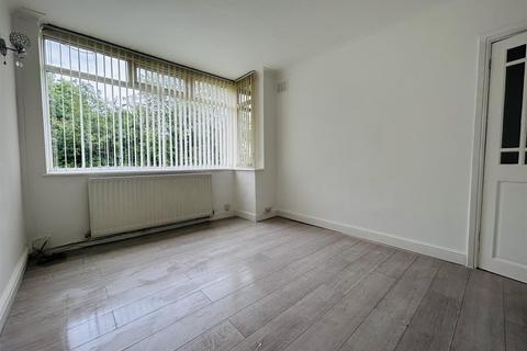 3 bedroom semi-detached house to rent, 207 Aldersley Road, Claregate
