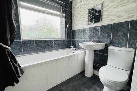 3 bedroom semi-detached house to rent, 207 Aldersley Road, Claregate