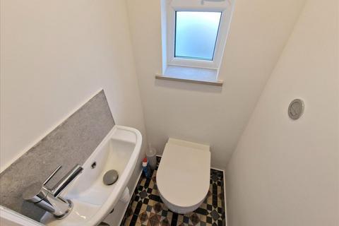 2 Oakshade Road, Bromley, BR1 5QD