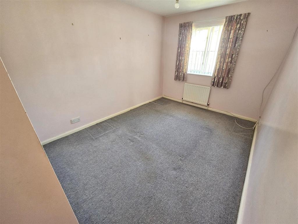 Bedroom 1.jpg