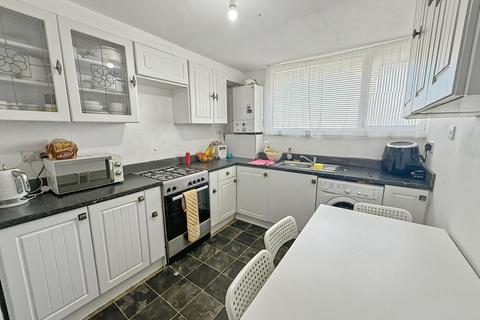 3 bedroom flat for sale, Parsonage Lane, Enfield