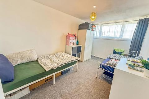 3 bedroom flat for sale, Parsonage Lane, Enfield