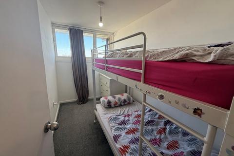 3 bedroom flat for sale, Parsonage Lane, Enfield