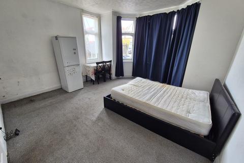 undefined, Southfield Park, Harrow, Greater London, HA2