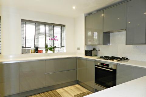 4 bedroom end of terrace house for sale, Baker Street, Enfield EN1