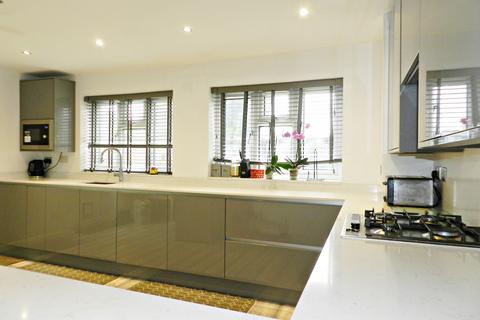 4 bedroom end of terrace house for sale, Baker Street, Enfield EN1