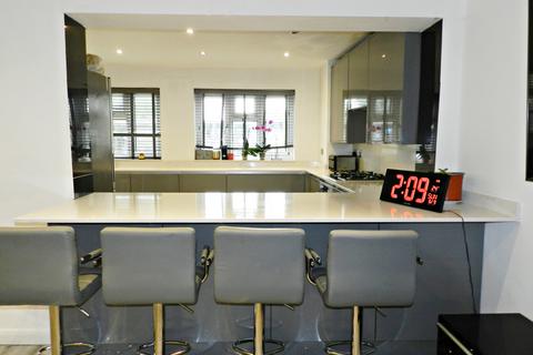 4 bedroom end of terrace house for sale, Baker Street, Enfield EN1