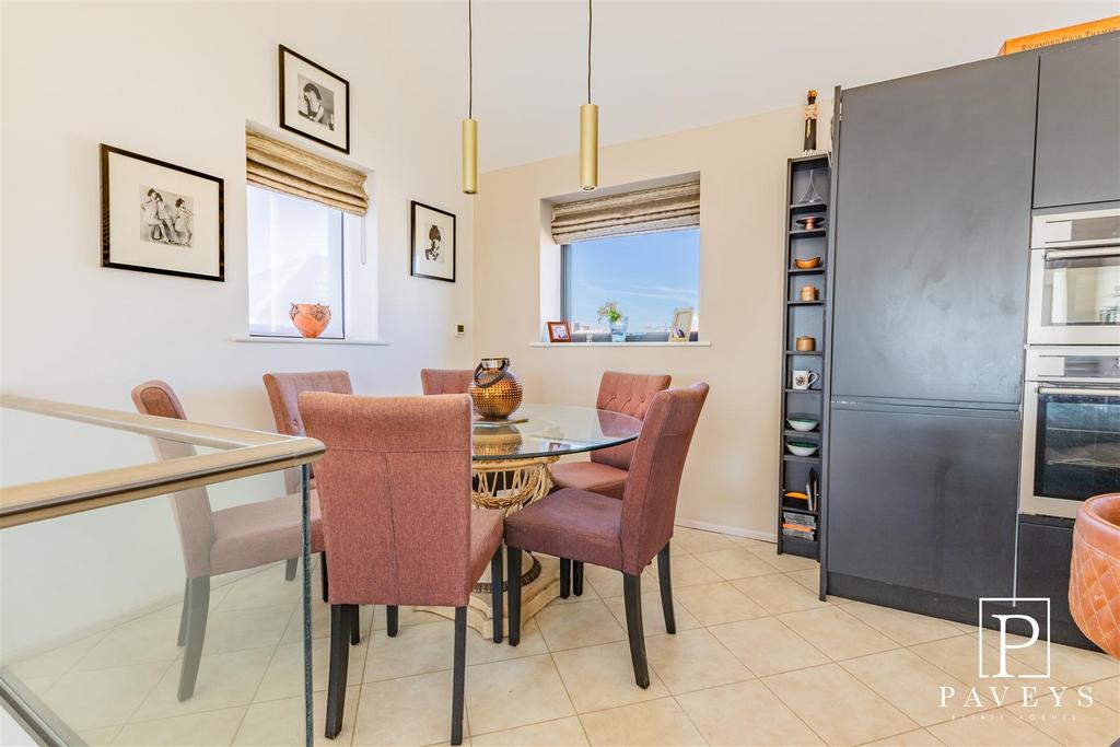 KITCHEN & DINING AREA