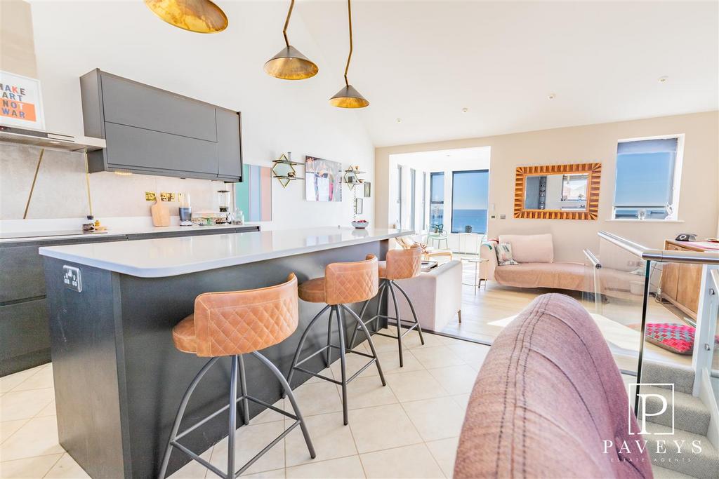 KITCHEN & DINING AREA