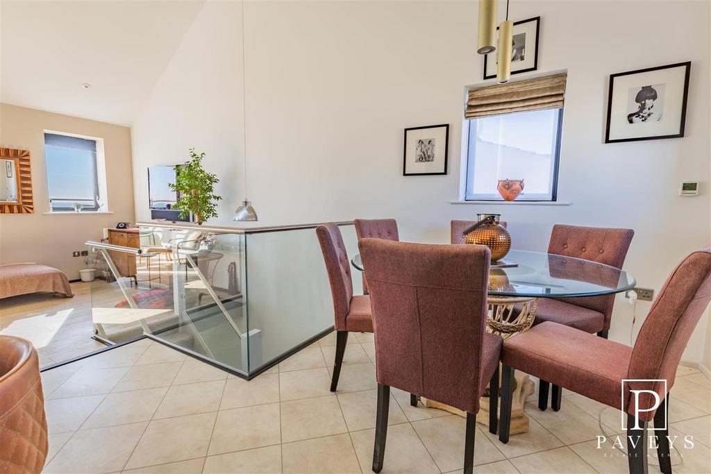 KITCHEN &amp; DINING AREA