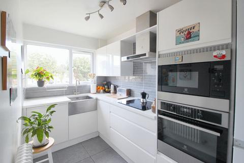 1 bedroom flat for sale, Broadmead Road, Woodford Green, IG8
