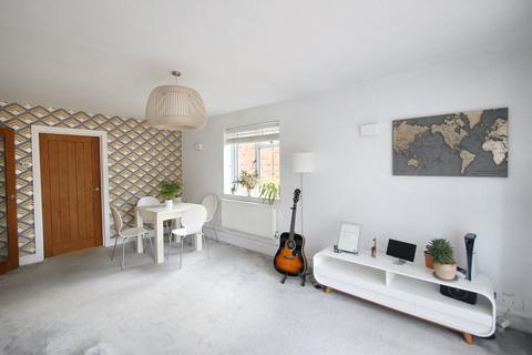 1 bedroom flat for sale, Broadmead Road, Woodford Green, IG8