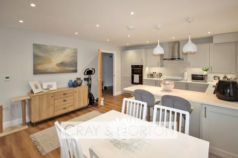 3 bedroom apartment for sale, Ward Close, South Croydon, CR2