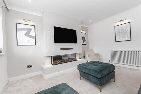 11 Fernview Drive, Ramsbottom, Bury, BL0 9XB