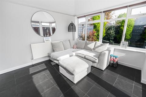 11 Fernview Drive, Ramsbottom, Bury, BL0 9XB