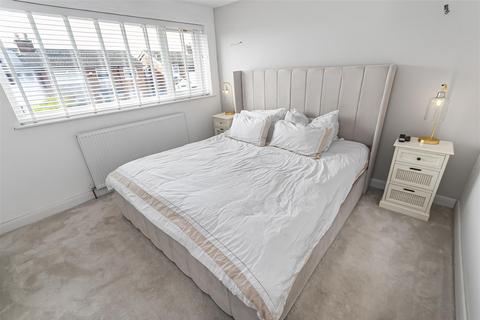 11 Fernview Drive, Ramsbottom, Bury, BL0 9XB