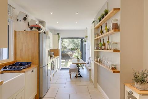 71 Nelgarde Road, London, SE6 4TB