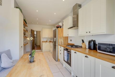 71 Nelgarde Road, London, SE6 4TB