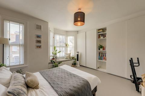 71 Nelgarde Road, London, SE6 4TB