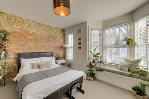 71 Nelgarde Road, London, SE6 4TB