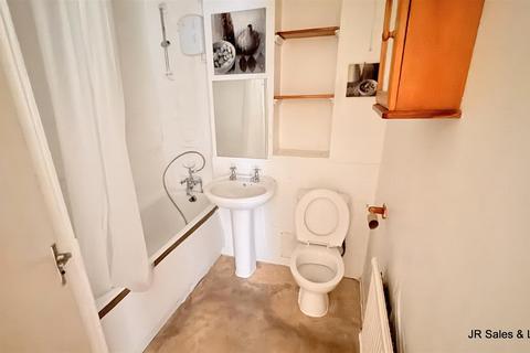 2 bedroom flat for sale, Flamstead End Road, West Cheshunt