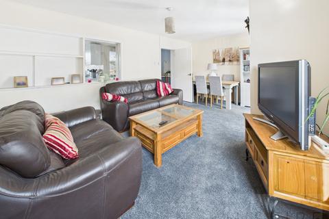 3 bedroom maisonette to rent, Tilgate Parade, Crawley RH10