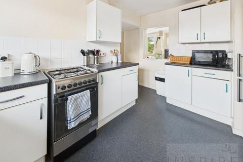 3 bedroom maisonette to rent, Tilgate Parade, Crawley RH10