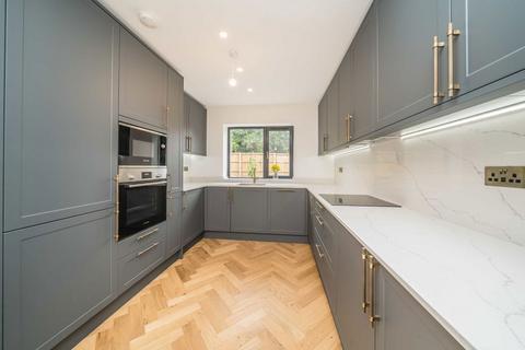 3 bedroom detached house for sale, Grand Drive, London SW20