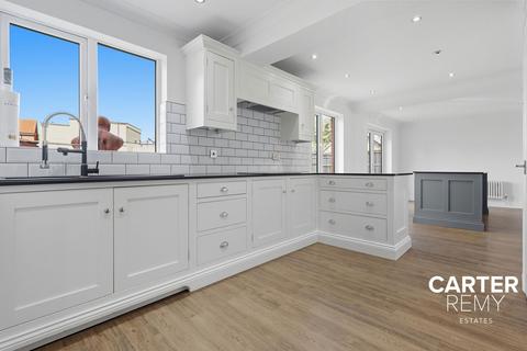 4 bedroom detached house for sale, The Saltings, Benfleet, SS7