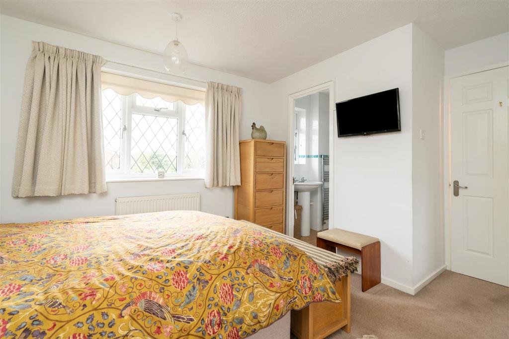 16 Frankholmes Drive 3.jpg