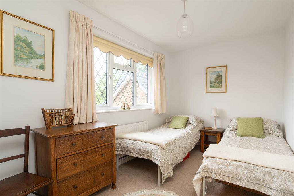 16 Frankholmes Drive 1.jpg