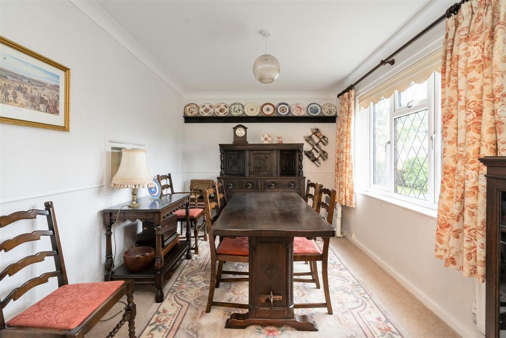 16 Frankholmes Drive 10.jpg