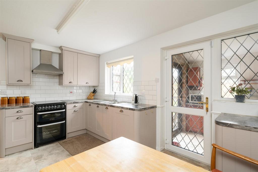 16 Frankholmes Drive 15.jpg