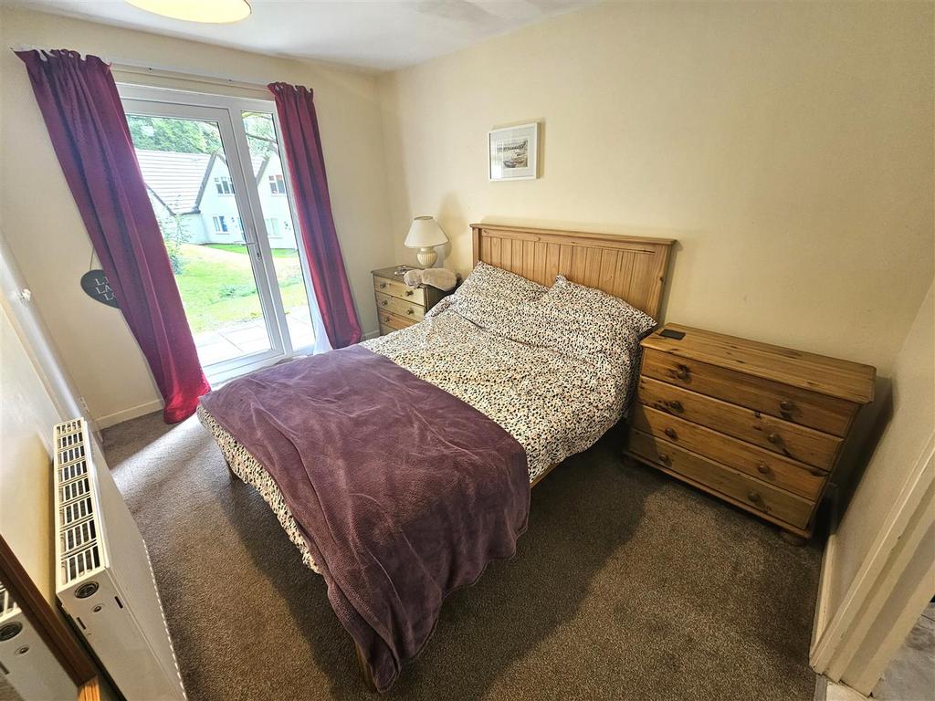 Bedroom 1.jpg