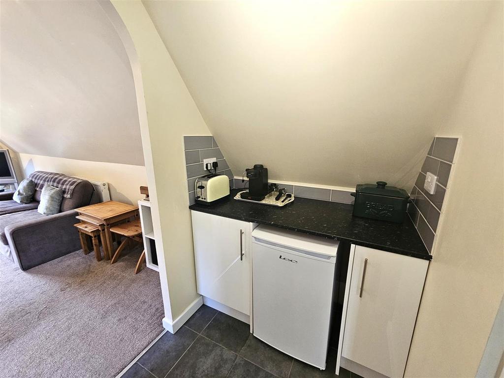 Kitchen 2.jpg