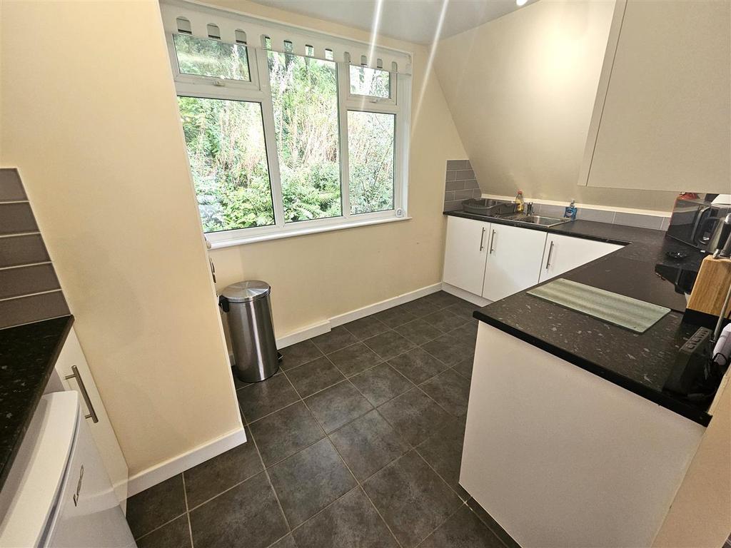 Kitchen 1.jpg