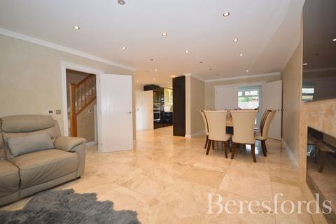 5 Don Way, Romford, RM1 4YR