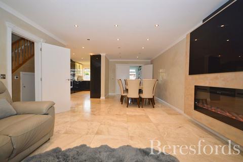5 Don Way, Romford, RM1 4YR