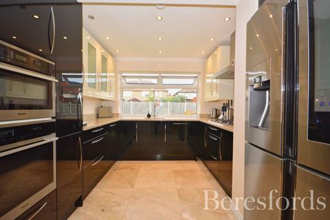 5 Don Way, Romford, RM1 4YR
