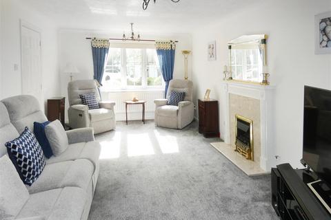 4 bedroom detached house for sale, Harebell Close, Littlehampton BN17