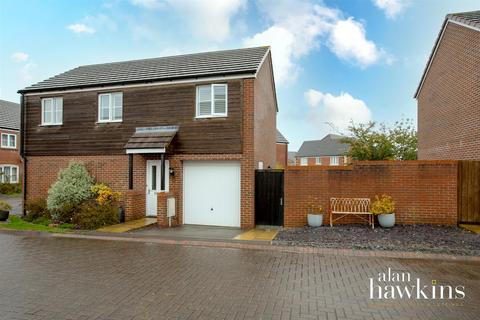 3 Barrow Close, Royal Wootton Bassett, Swindon, SN4 8FE