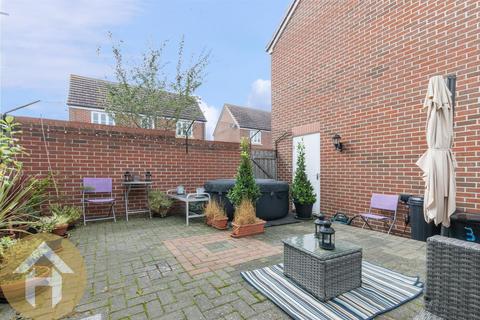 3 Barrow Close, Royal Wootton Bassett, Swindon, SN4 8FE
