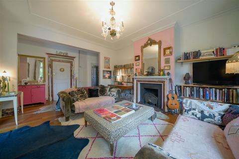 3 bedroom flat for sale, Dartmouth Road, Mapesbury Estate, London