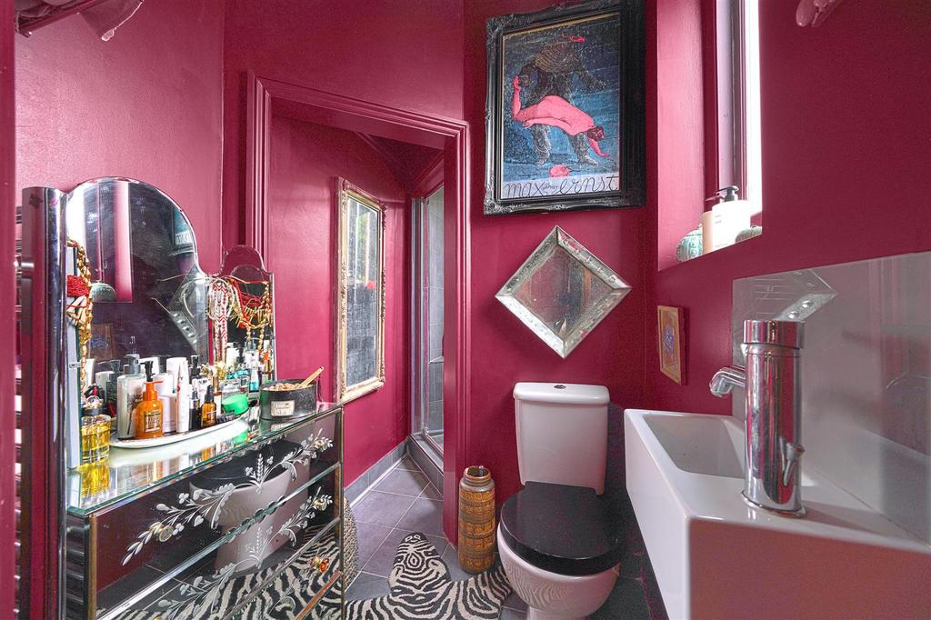 En suite bathroom