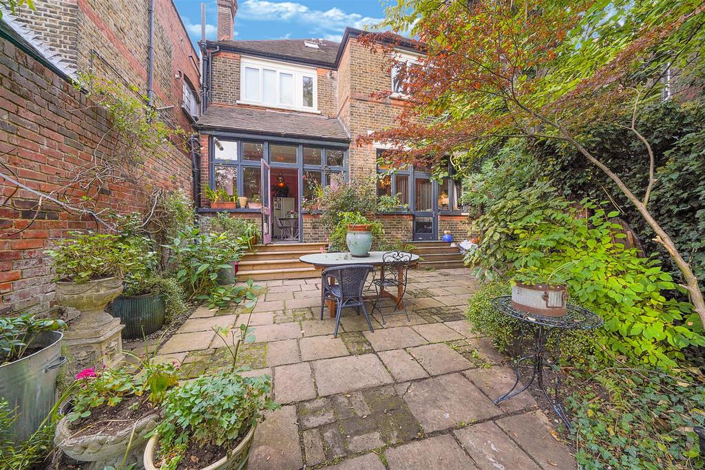 Landscaped south/west facing garden