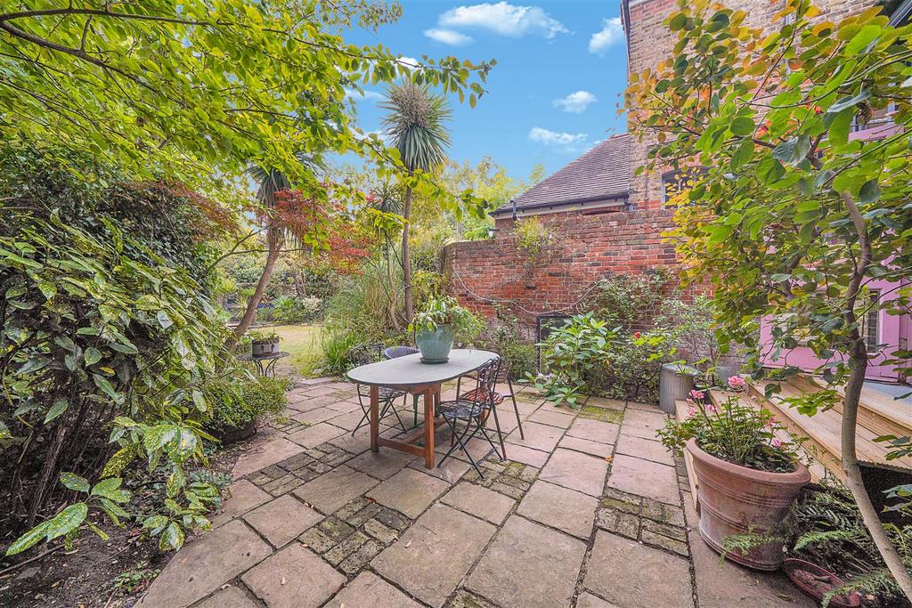 Landscaped south/west facing garden