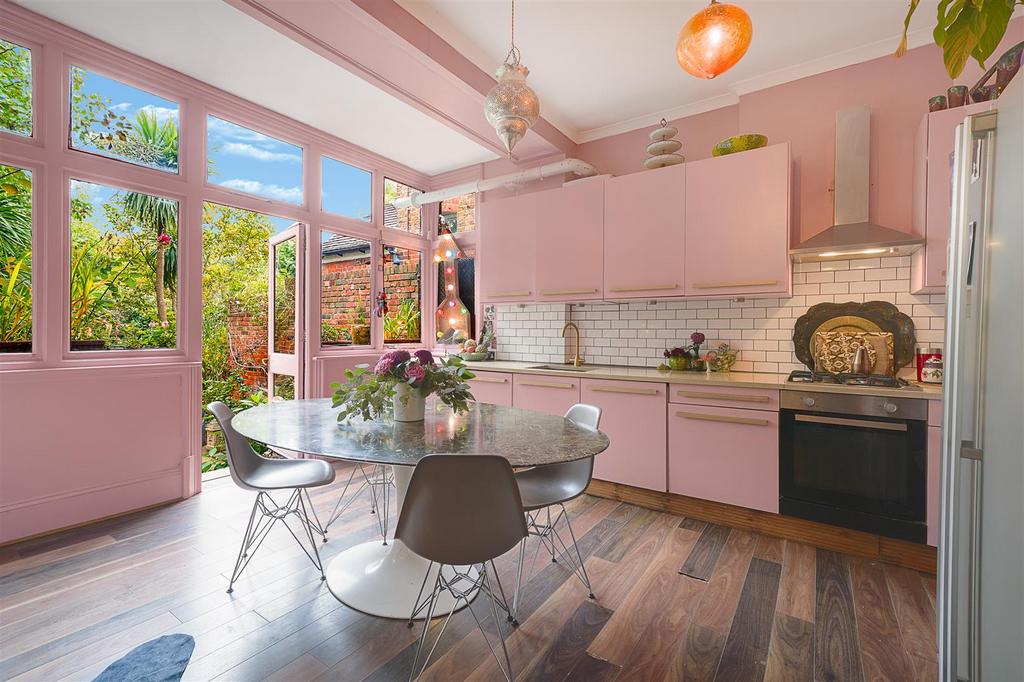 Eat in kitchen