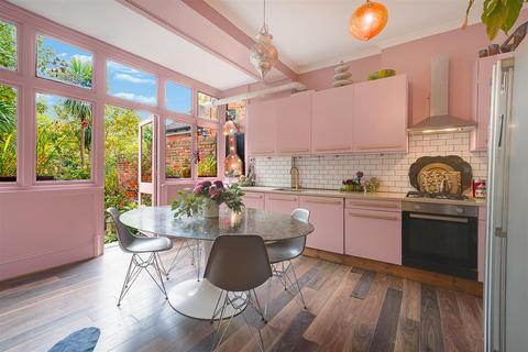 3 bedroom flat for sale, Dartmouth Road, Mapesbury Estate, London