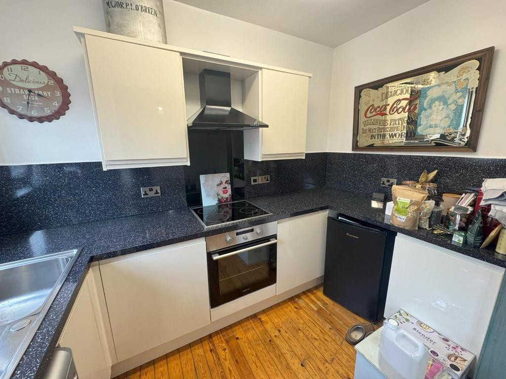 Kitchen pic 1.jpg