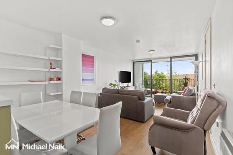 2 bedroom flat for sale, Raines Court, Northwold Road, London N16
